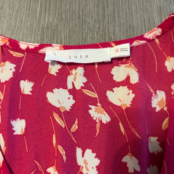 NWOT Lush Women’s Plus Size 1X Red Floral V-Neck Long Sleeve Blouse - Picture 7 of 10